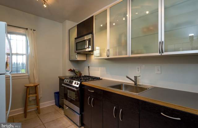 1674 KRAMER STREET NE Gallery 2