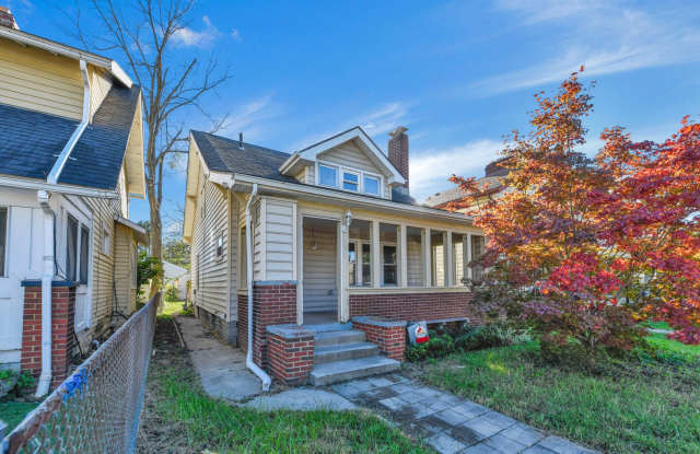 ✨ Spacious 3-Bedroom Home with Flexible Bonus Space, Basement & Detached Garage | $1,450 Gallery 1