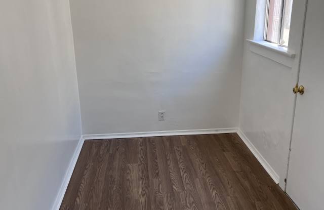 224 1/2 W F St Gallery 4