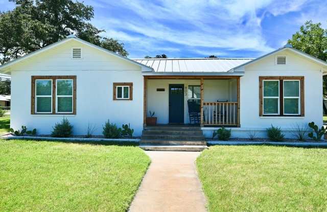 903 -- Pecan St photos photos