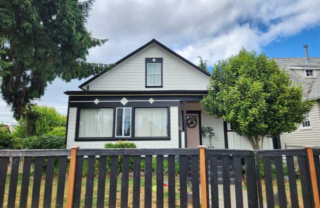 Victorian Style Home Rent Ready!! photos photos