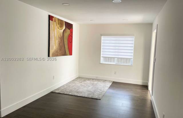 471 NW 32nd Ct Gallery 3