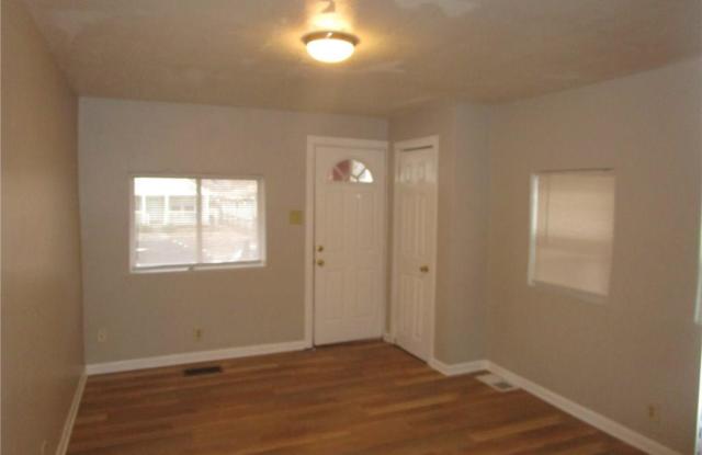 2844 North Chester Avenue Gallery 3
