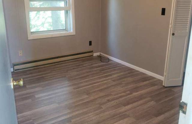 211 West Merrill Avenue - 1/2 Gallery 3