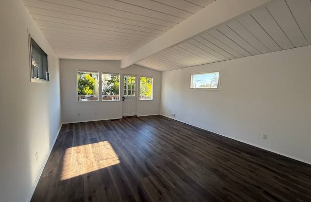 TWO BEDROOM ONE BATH HOME IN WEST CORTE MADERA ON THE LARKSPUR BORDER Gallery 3