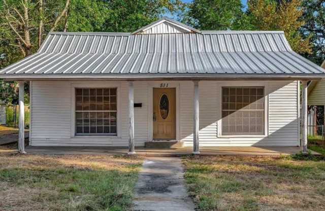 Cute 3 Bedroom 2 Bathroom Home! Available Now photos photos