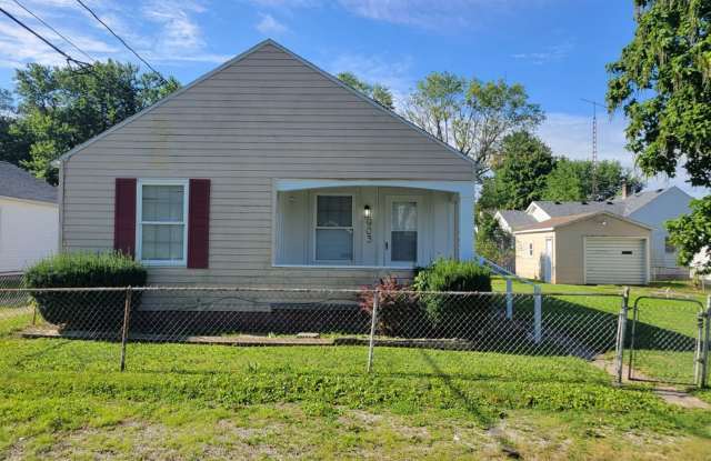 2 Bedroom house with fenced in yard - 903 East 25th Street, Muncie, IN 47302