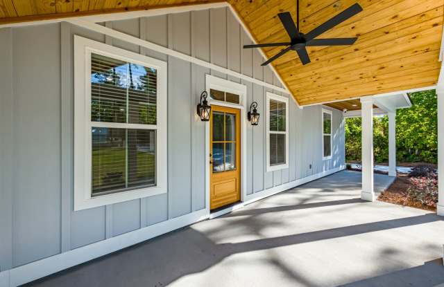 807 Cherokee Ave Unit A **Move In Special!** Gallery 3