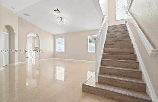 3710 NE 22nd Pl Gallery 2