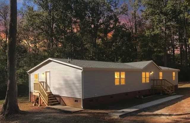 Room in 5 Bedroom Home in Mount Holly Gallery 3