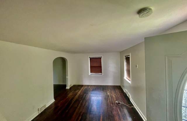 Exquisite 3 Bed, 1 Bath Retreat at 5705 Hilltop, Verona, PA Gallery 4