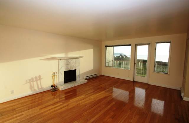Amazing Ocean Views! Ocean Facing 2 Bed, 1 Bath Condo in Pacifica photos photos