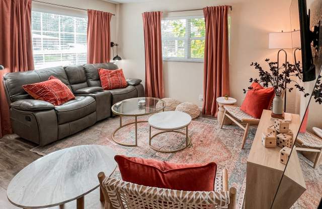 4313 W Main St - 4313 West Main Street, Tampa, FL 33607
