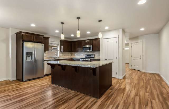 4 Bedroom Home: Fenced Backyard & Great Location! Gallery 3