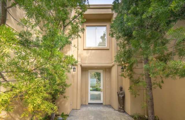 14465 MULHOLLAND Drive Gallery 2