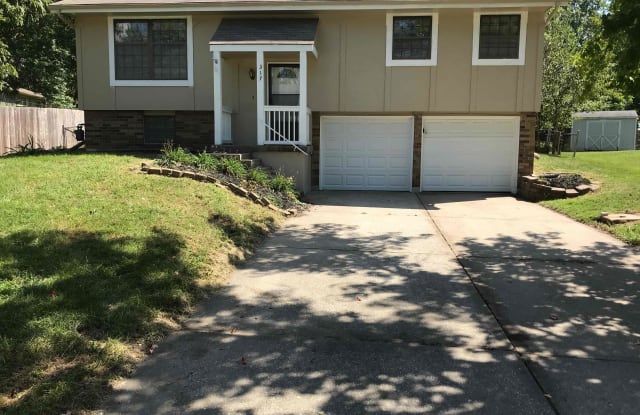317 SE Flagstone Dr - 317 Southeast Flagstone Drive, Lee's Summit, MO 64063