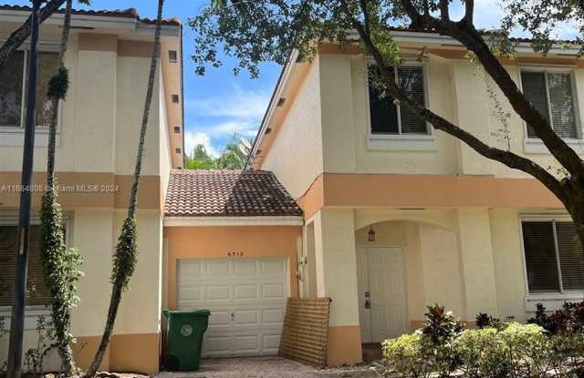 6512 Hidden Cove Dr - 6512 Hidden Cove Drive, Davie, FL 33314