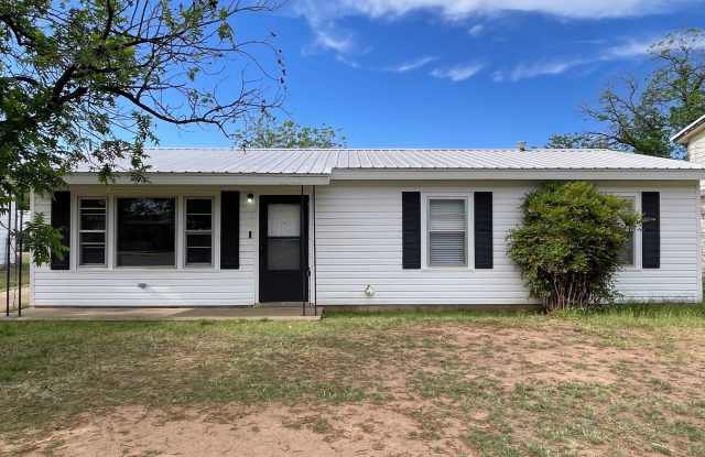 Your Snyder Sanctuary Awaits: 3 Beds, Big Yard & All the Modern Comforts You Crave! photos photos
