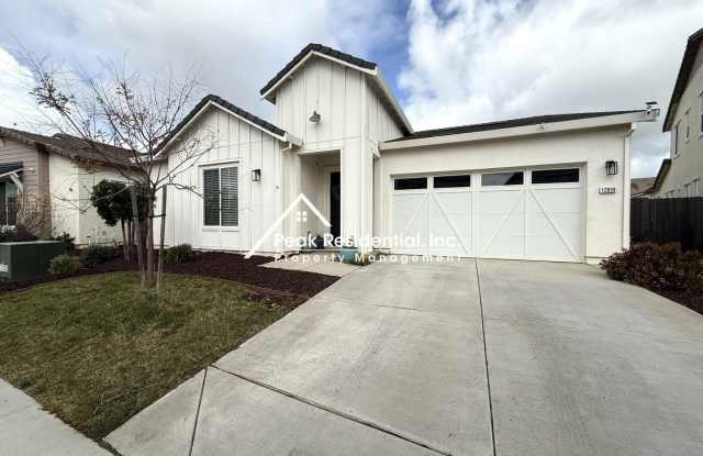 Newer 3bd/2.5ba Rancho Cordova Home with Spacious Floorplan photos photos