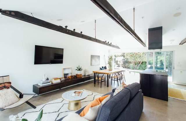 277 East Jason Street Gallery 4