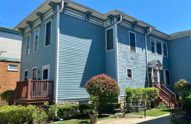 Fabulous 3 Bed / 2.5 Bath Townhouse in Downtown Oak Park! Water  2 Parking Spaces INCLUDED! photos photos