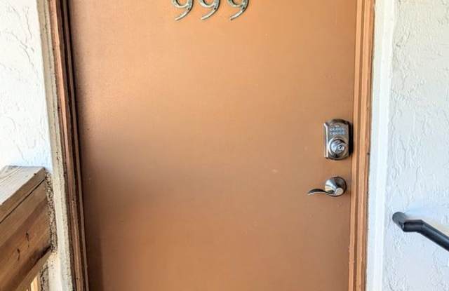 2 BED 1 BATH CONDO ON SIESTA KEY **ALL UTILITIES/WIFI INCLUDED** Gallery 3