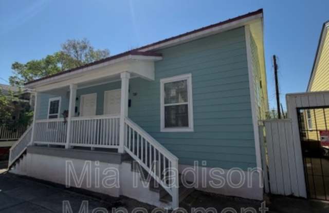 319 W 31st St photos photos