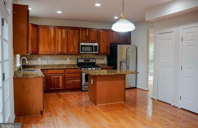 9013 MELODY Drive Gallery 2