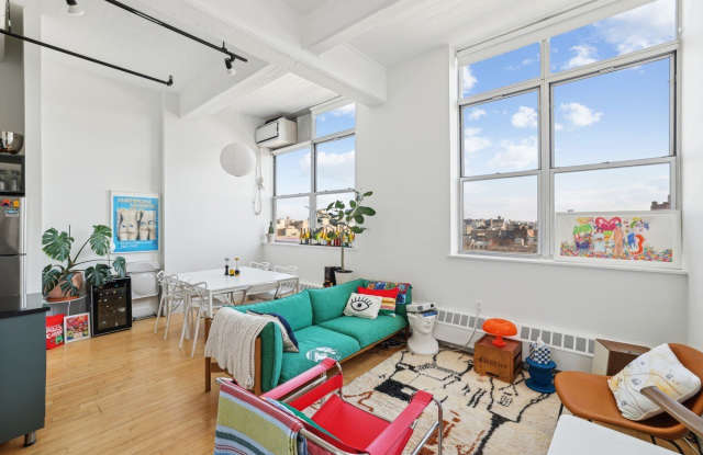 970 Kent Avenue - 970 Kent Avenue, Brooklyn, NY 11205