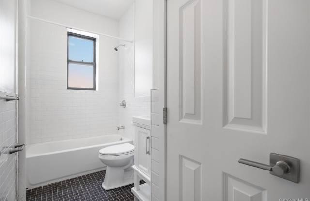 8622 Jamaica Avenue unit: 2R - 86-22 Jamaica Avenue, Queens, NY 11421