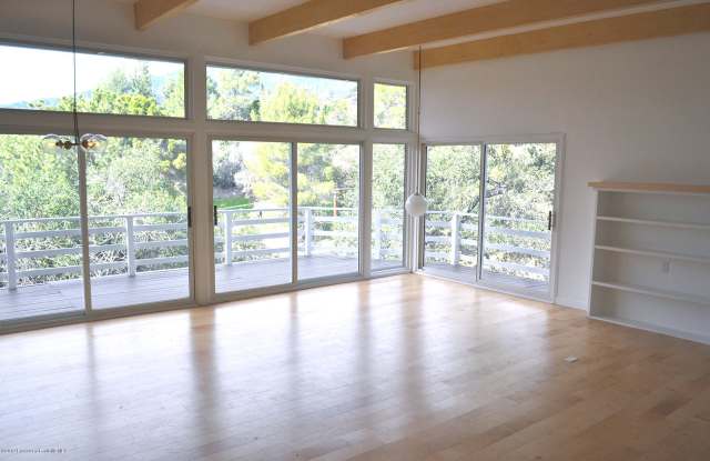 2040 Hilldale Drive Gallery 2