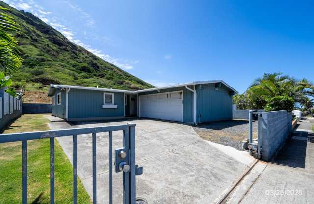 HIDDEN GEM 3BR/2BA HOUSE IN HAWAII KAI - 785 Ahukini Street, East Honolulu, HI 96825