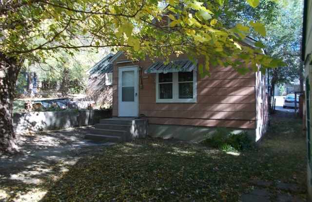 1 Bed/ 1 Bath House with Hardwoods photos photos