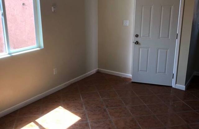 1033 1/2 South Ditman Avenue Gallery 4