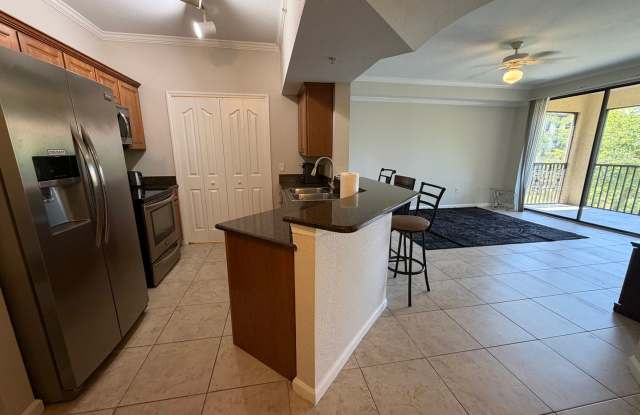 ANNUAL RENTAL - FURNISHED 1 BED / 1 BATH WITH LAKE VIEW AT POSITANO Gallery 3