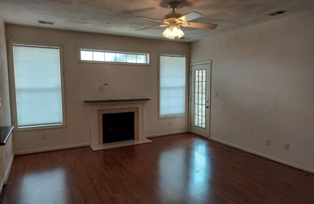 3 BED / 2 BATH CONDO Gallery 4
