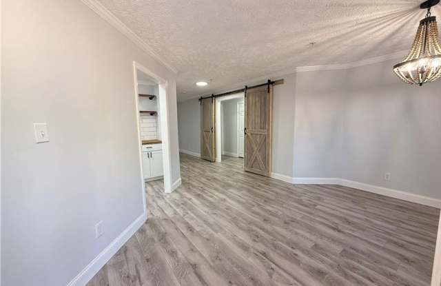 392 Bubble Creek Ct Unit #6 Gallery 3