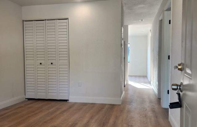 Renovated 2 Bedroom 2 Bath Apartment **  LIMITED TIME SPECIAL ** Gallery 2