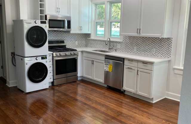 UT PRE-LEASE: 4 bed / 2 bath FULL REMODEL! West Campus fourplex unit. Walk to UT, entertainment, restaurants, and more. Gallery 3