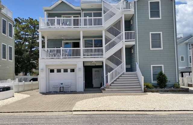 116 E SEA BREEZE Avenue Gallery 1