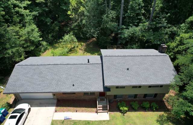 Room in 8 Bedroom Home and 2800 Butner Rd Gallery 4