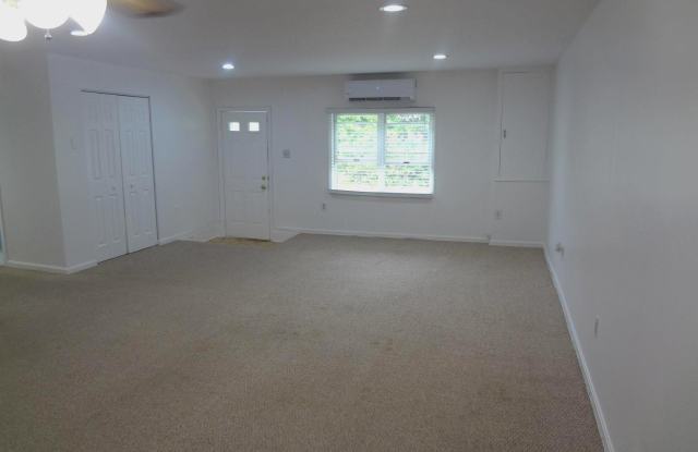 17540 QUEEN ELIZABETH Drive Gallery 3