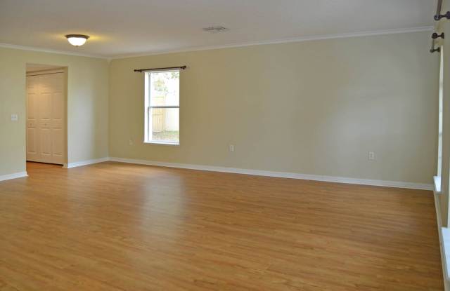 Spacious Four Bedroom in Yulee! Gallery 4