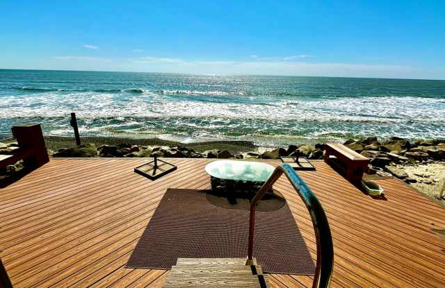 South Oceanside-Oceanfront Studio! Unfurnished with AC photos photos