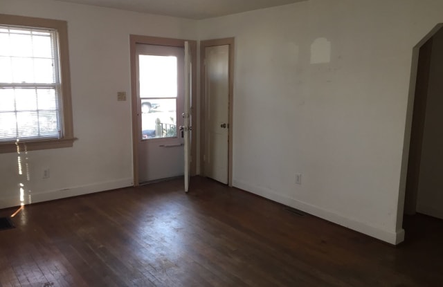 3713 Kingman Avenue Gallery 3