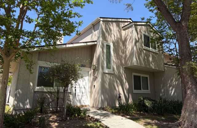 Remodeled 3 bedroom 2 1/2 bath townhome! photos photos