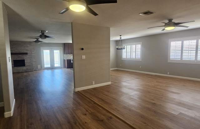 1131 E Redfield Rd photos photos