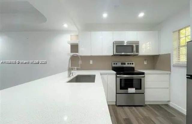 1245 Pennsylvania - 1245 Pennsylvania Avenue, Miami Beach, FL 33139