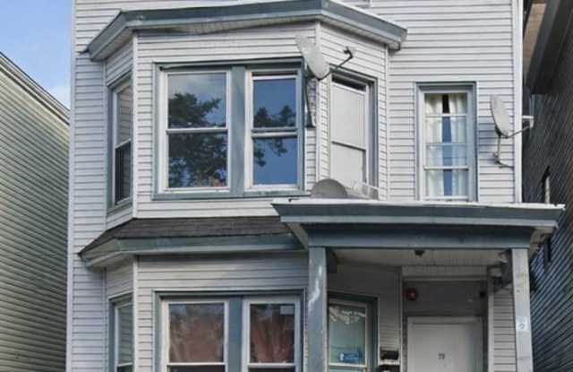 711 E 18 photos photos