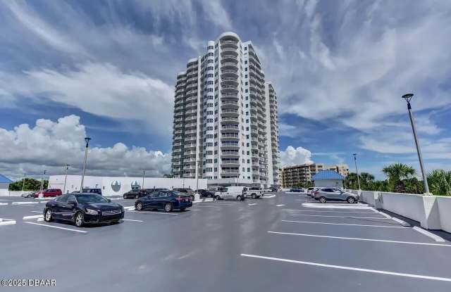 2 Oceans W Boulevard unit: 707 photos photos